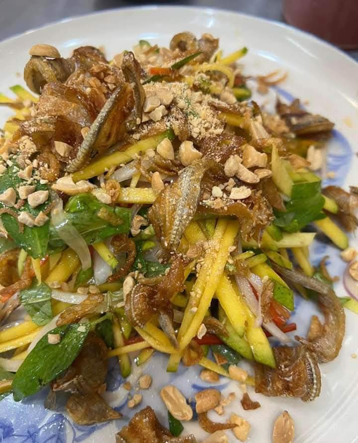 gỏi xoài khô cá mai